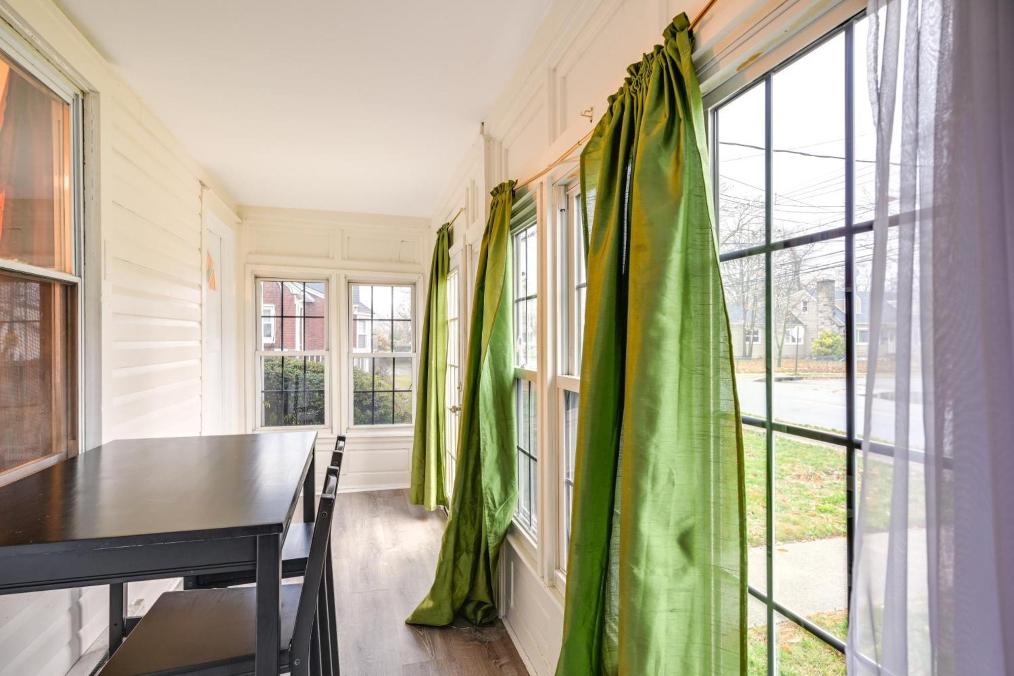 Charming Long Island With Fenced Yard! * Freeport