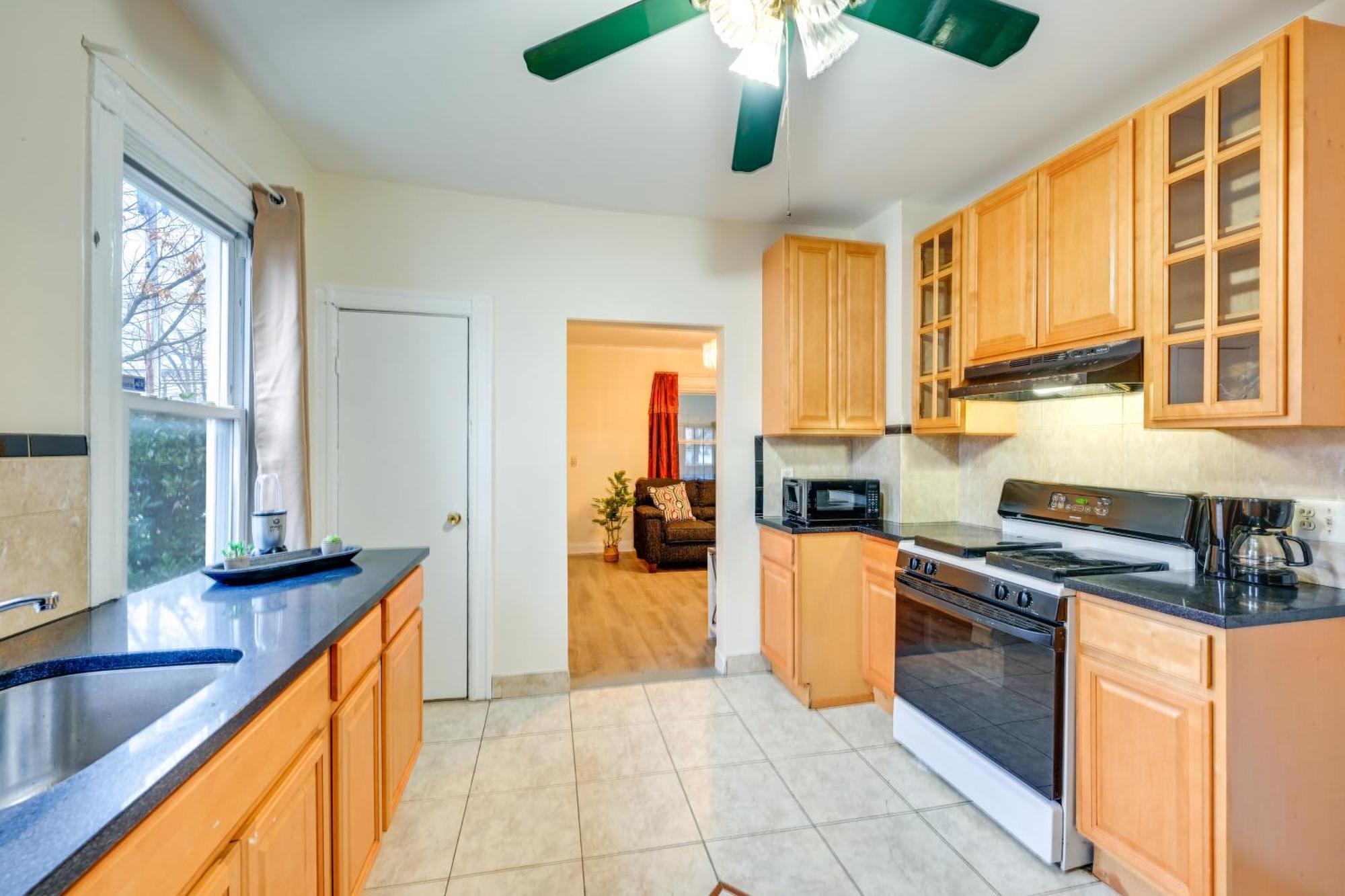 Charming Long Island With Fenced Yard! Holiday home